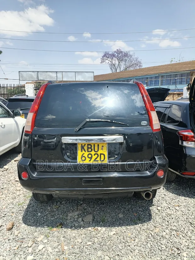 Nissan X-Trail 2005 Nyeusi - 1