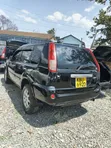 Nissan X-Trail 2005 Nyeusi - 4