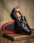 John Foster Loafers za Ngozi Nyeusi na Chapa ya Mamba na Msingi Mwekundu - 1