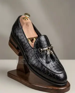 John Foster Loafers za Ngozi Nyeusi na Chapa ya Mamba na Msingi Mwekundu