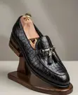 John Foster Loafers za Ngozi Nyeusi na Chapa ya Mamba na Msingi Mwekundu - 2