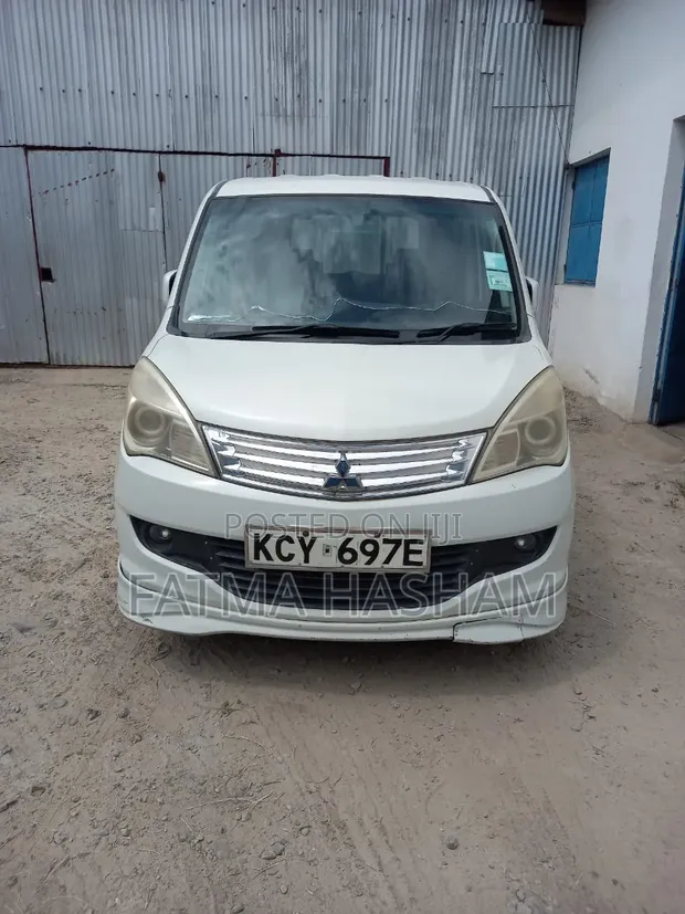 Mitsubishi Delica 2016 Rangi ya L Pearl - 1