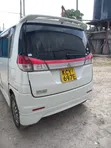 Mitsubishi Delica 2016 Rangi ya L Pearl - 2