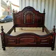 Kitanda cha Anasa cha Mahogany cha 5x6 chenye Crown Headboard - 2