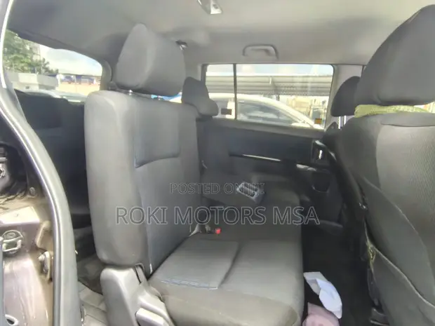 Toyota Isis 2015 Black - 1