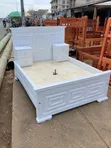 Kitanda cha Kisasa cha White Panel 5x6 na Meza za Kando 2 - 2
