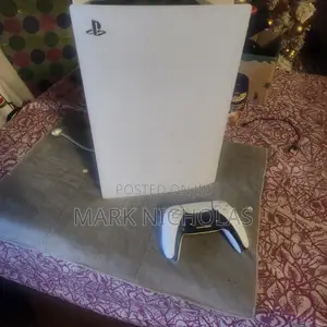 PS5 Digital Edition na FIFA 26 na Madden 25