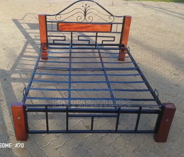 Kitanda cha Metal (Queen Size, 5x6) - 1