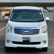 Toyota Noah 2012 Nyeupe - 1