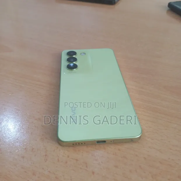 Vivo V30 Lite 256GB Green - 1