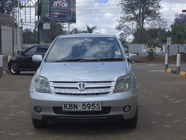 Toyota IST 2005 Silver - 1