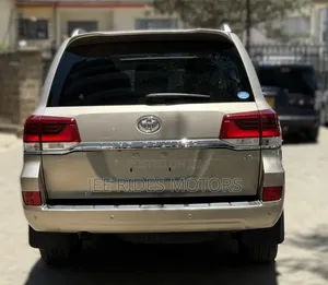 Toyota Land Cruiser V8 2017 Beige