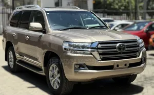 Toyota Land Cruiser V8 2017 Beige