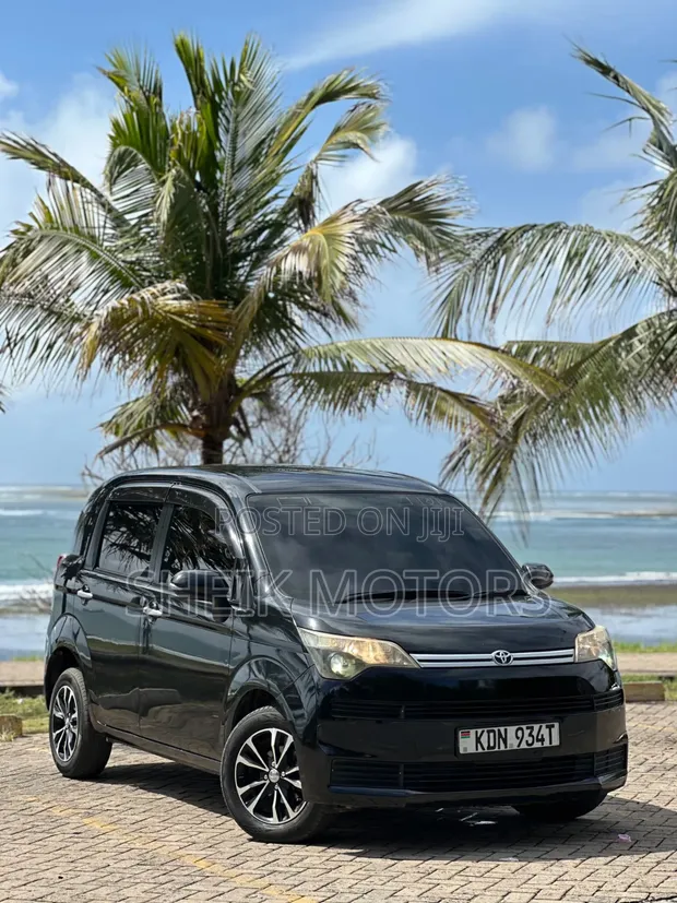 Toyota Spade 2016 Nyeusi - 1