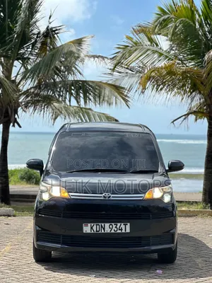 Toyota Spade 2016 Nyeusi