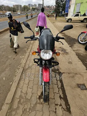 Bajaj Boxer 125 2026 Nyeusi