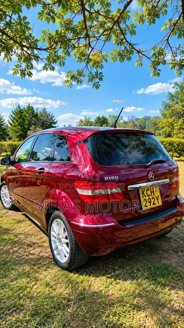 Mercedes-Benz B-Class 2010 Red - 1