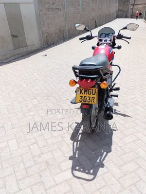 Bajaj Boxer 125 2025 Nyekundu