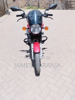 Bajaj Boxer 125 2025 Nyekundu
