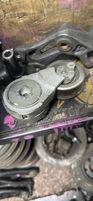 Nissan X-Trail T31 MR20 Engine Tensioner