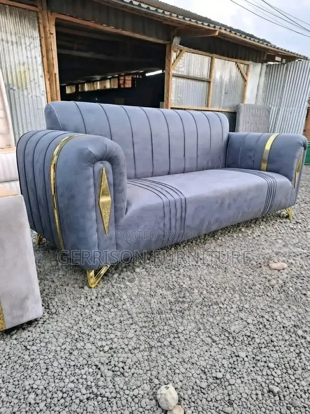 Modern 3-Seater Velvet Sofa with Gold Trim Accents - 1