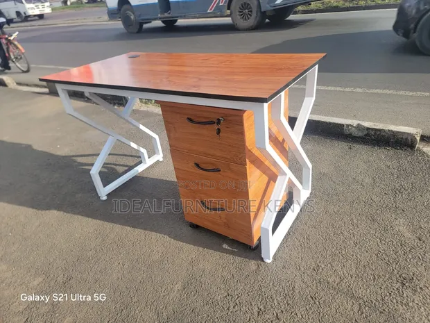 Kikao cha Kisasa cha Ofisi cha 1.2M chenye Mobile Pedestal ya Droo 3 - Muundo wa Miguu-X - 1
