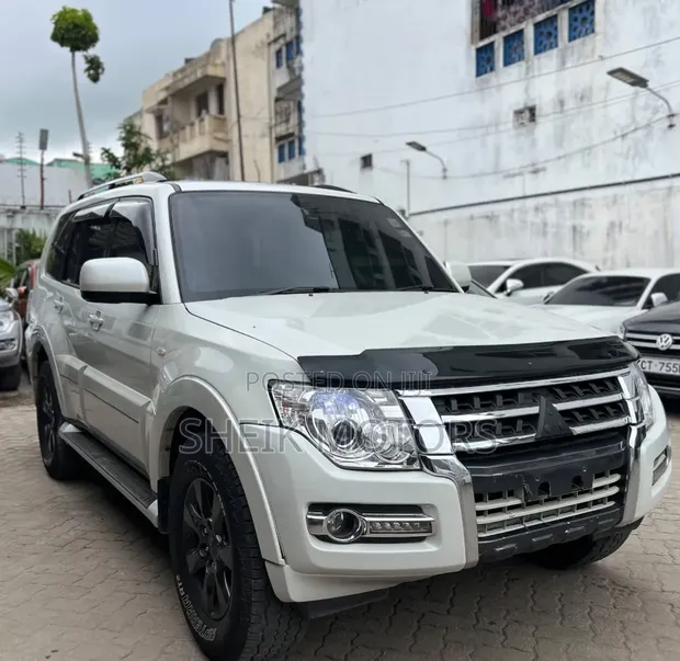 Mitsubishi Pajero 2011 White - 1