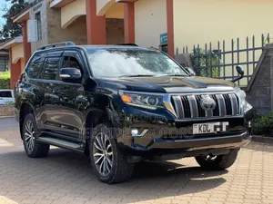 Toyota Land Cruiser Prado TXL 2017 Nyeusi