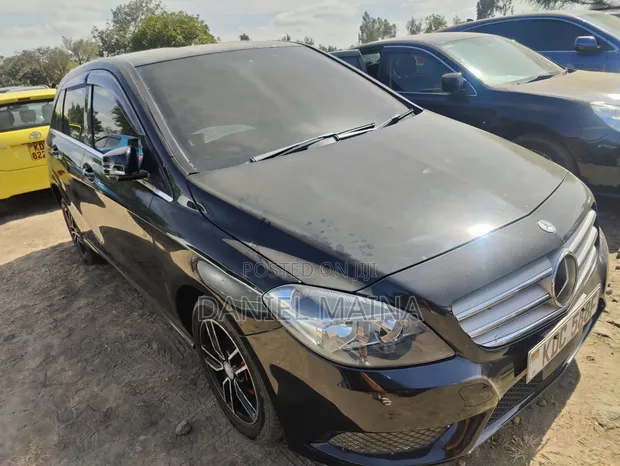 Mercedes-Benz B-Class 2014 Nyeusi - 1