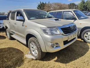 Toyota Hilux Double Cabin 2011 Silver
