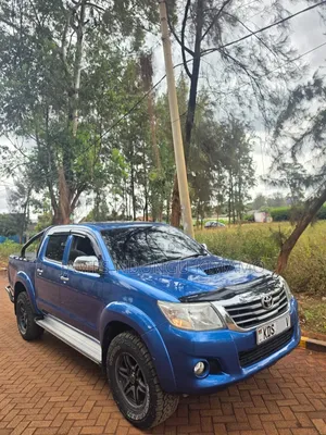 Toyota Hilux 2015 Bluu