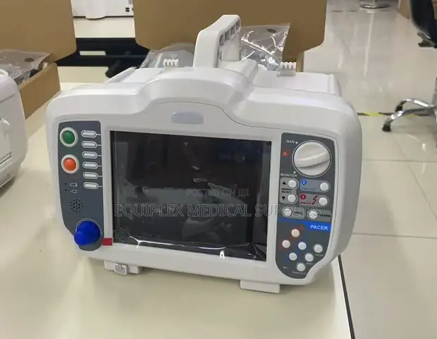 GE Defibrillator Monitor for Emergency Cardiac Care - 1
