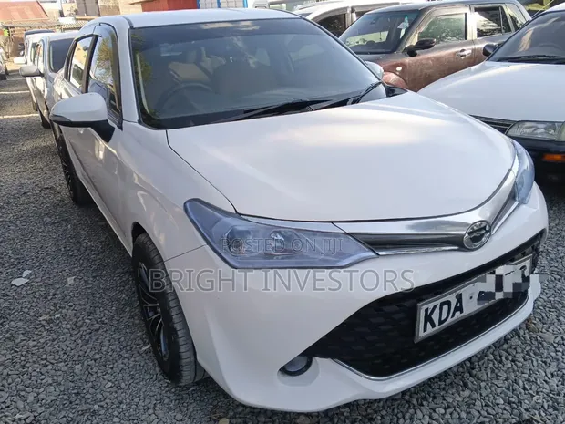 Toyota Axio 2014 Nyeupe - 1
