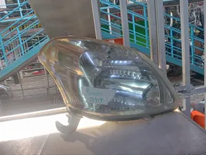 Taa ya Mbele ya Toyota Raum 2008
