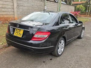 Mercedes-Benz C250 2011 Nyeusi