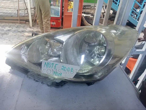Nissan Note 2008 Headlight - 1