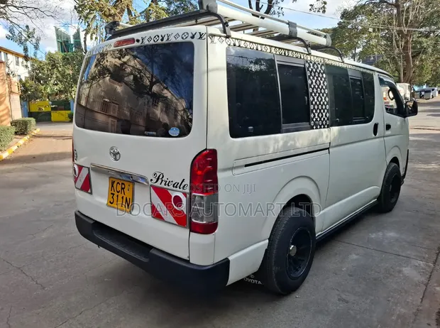 Toyota HiAce 2011 Diesel - 1