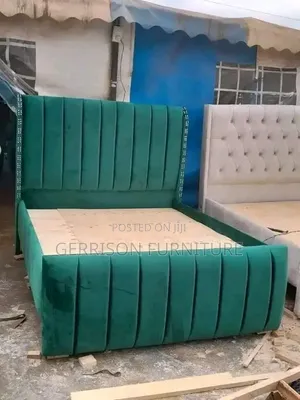 Kitanda cha Kisasa cha Wingback cha Velvet Kijani 5x6