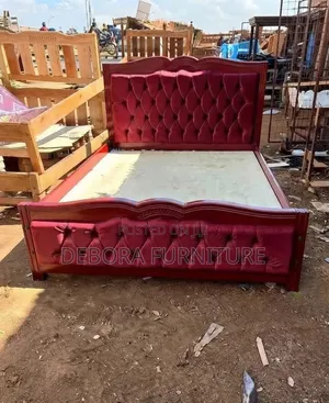 Kitanda Kipya cha Mbao cha Velvet Maroon chenye Vitufe cha Ukubwa wa 5x6