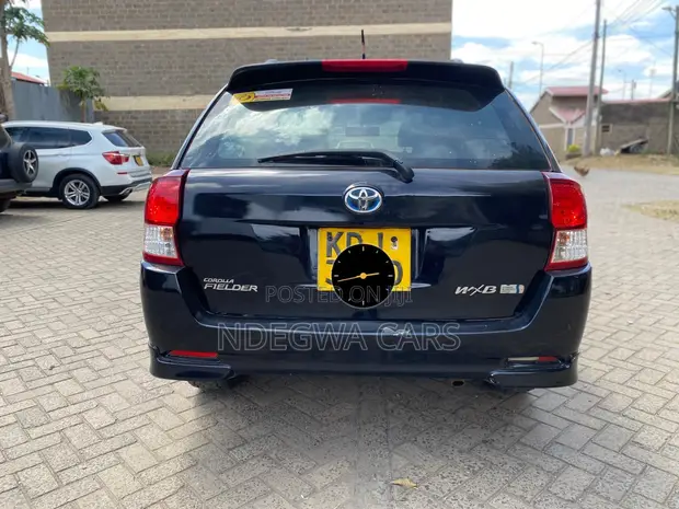 Toyota Corolla Fielder 1.5 Hybrid 2014 Black - 1