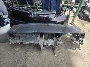 Dashboard ya Toyota Crown 2015