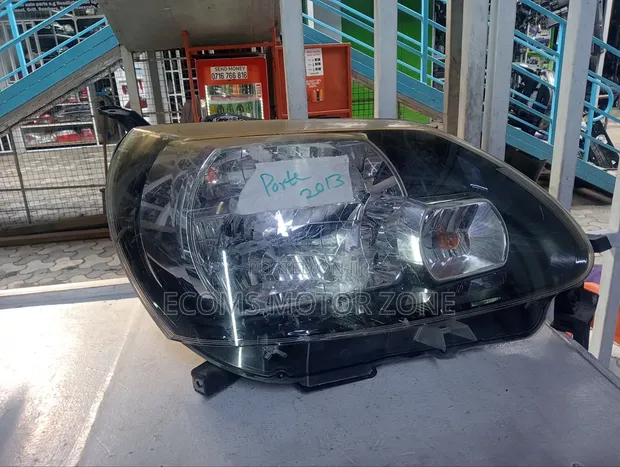 Toyota Porte 2013 Headlight - 1