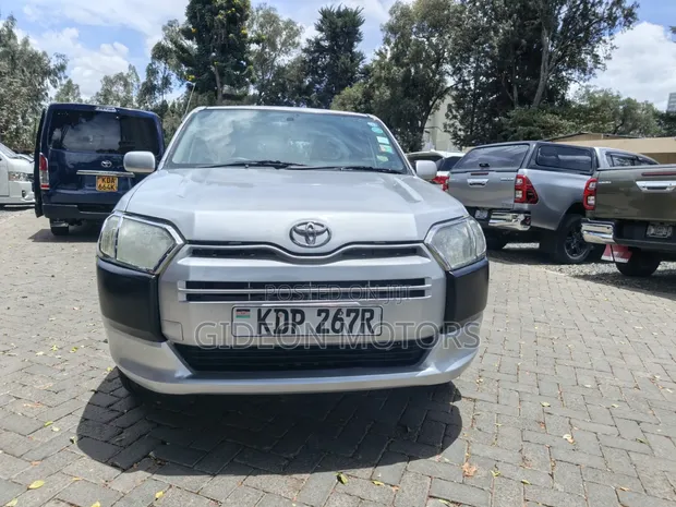 Toyota Succeed SV Premium 2016 Silver - 1