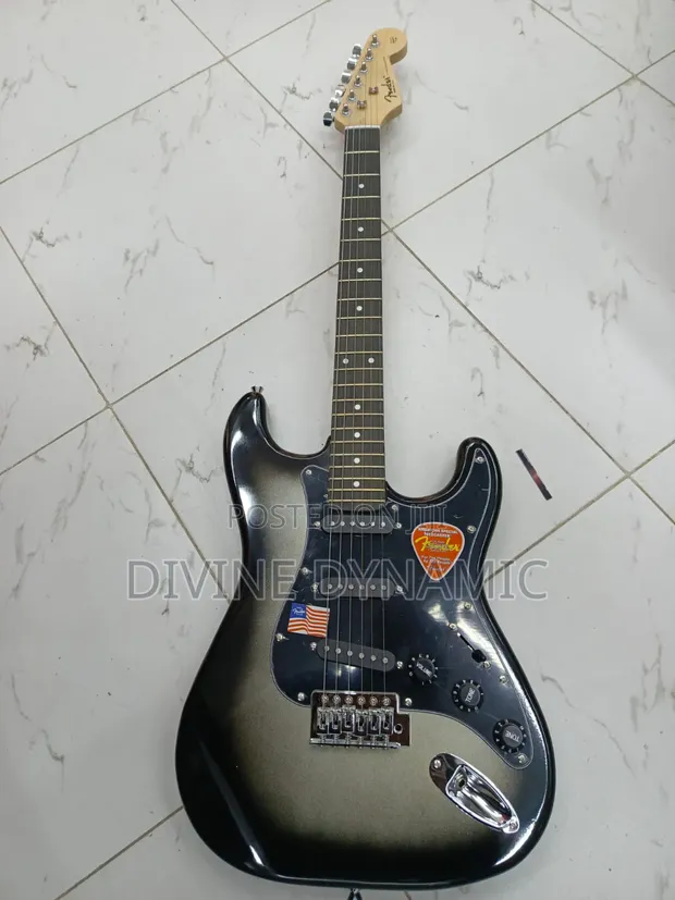 Fender Solo Gitaa la Umeme - 1