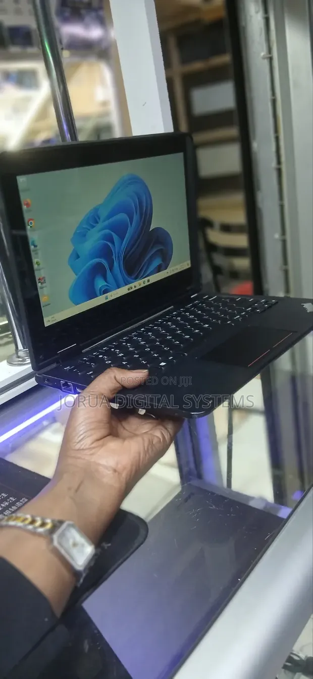 Laptopi ya Lenovo Yoga 11e Convertible 8GB RAM 128GB SSD - 1