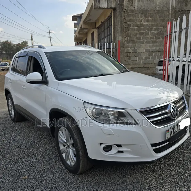 Volkswagen Tiguan 2010 Pearl - 1