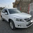 Volkswagen Tiguan 2010 Pearl - 1