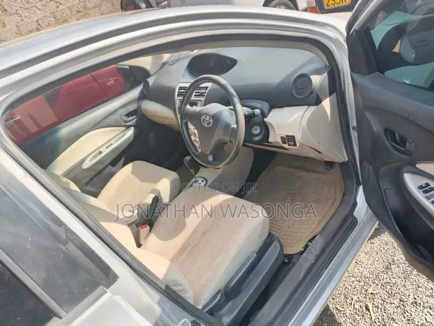 Toyota Belta 2006 Silver - 1
