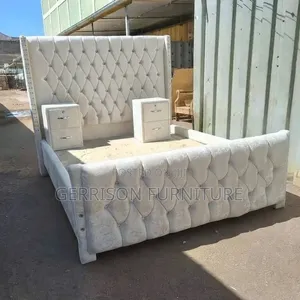 Kitanda cha Anasa cha Wingback 5x6 na Vibanda 2 vya Kando