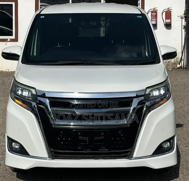 Toyota Esquire 2019 Nyeupe - 1